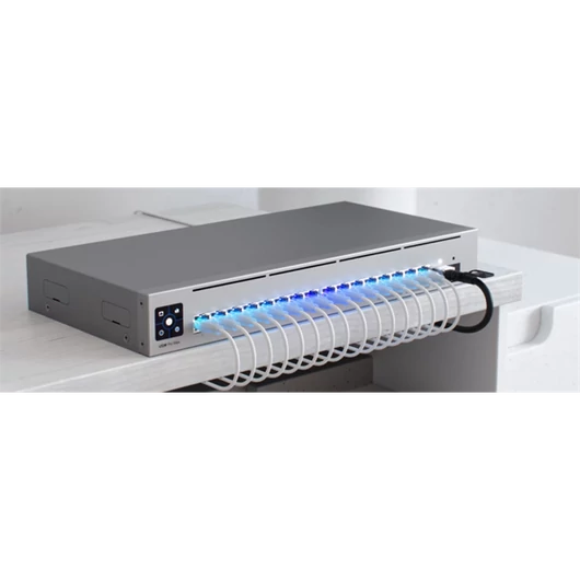 UBiQUiTi Switch 12x1000Mbps (POE+) + 4x2500Mbps (POE++) + 2x10Gbps SFP+, Menedzselhető, Asztali - USW-PRO-MAX-16-POE